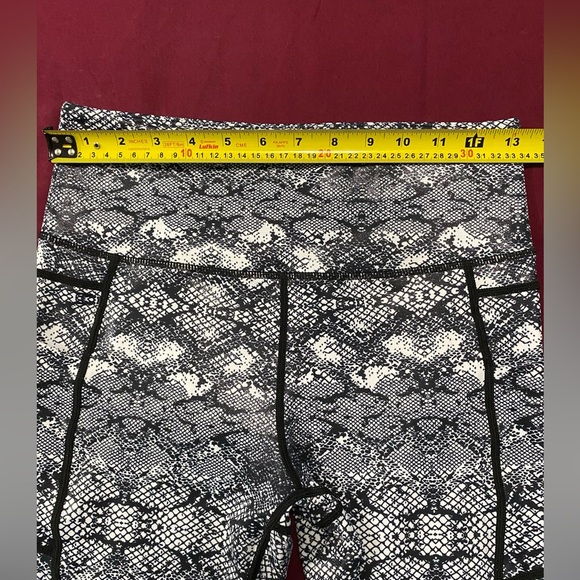 Zyia capris - Picture 2 of 4